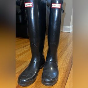 Woman’s high hunter rain boots!